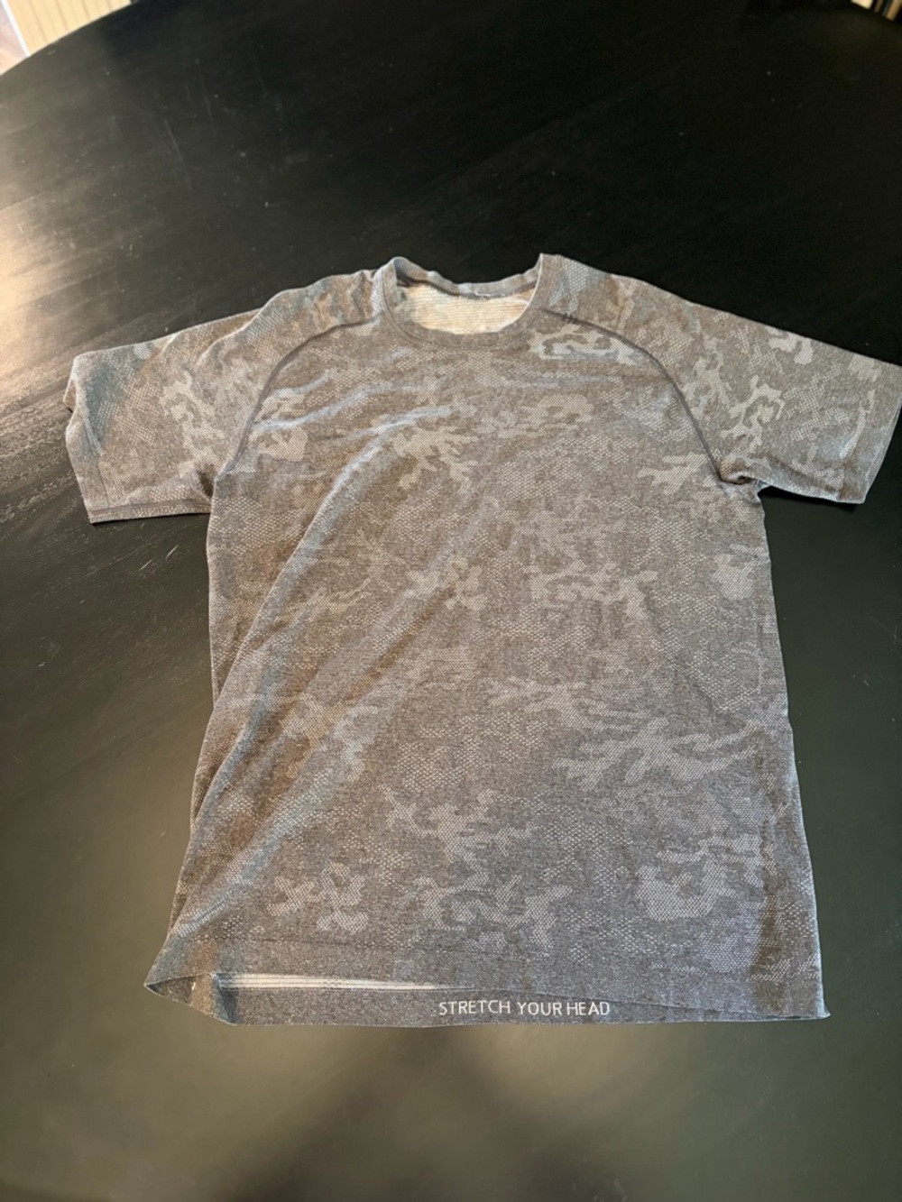 lululemon athletica Men’s Heather Gray Short-Sleeve Athletic Tee